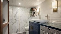 Kamar mandinya juga cukup luas untuk ukuran rumah mini di atas truk. Inhabitat/Istimewa.