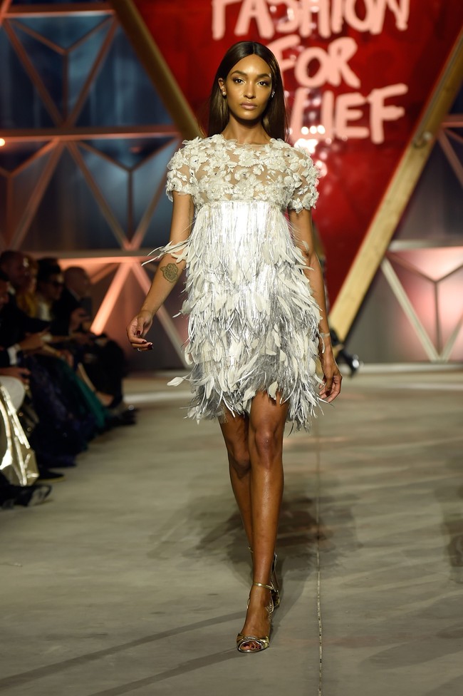 Jourdan Dunn, model asal Inggris yang kini tinggal di New York, Amerika Serikat ini punya kisah hidup yang menarik. Ia memiliki tanggung jawab besar dengan menjadi seorang ibu di usianya yang masih remaja. Inilah perjuangan hidup model kulit hitam tersebut. Foto: Getty Images