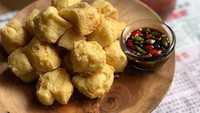 Tahu goreng yang hangat makin enak dipadu dengan sambal kecap rawit. Wah ini sih bisa-bisa makan pakai nasi nih. Foto: Instagram @nw.harrison