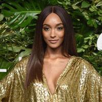 Sebelum melahirkan, Jourdan sempat tampil memukau di fashion show Jean Paul Gaultier saat ia hamil tujuh bulan. Foto: Getty Images