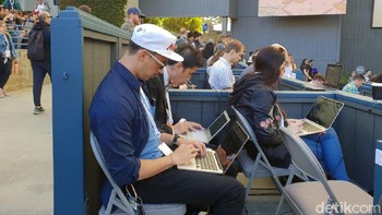 Media massa pun siap mengabarkan segala pengumuman yang berlangsung dengan cepat. Foto: detikINET/Fino Yurio Kristo