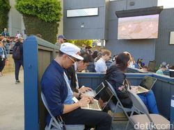 Pesta Google Diserbu Ribuan Orang, Sang CEO Jadi Bintang