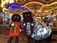 Para maskot taman rekreasi Hershey Park (hersheypark/Instagram)