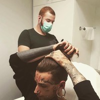 Tato mata juga menjadi pengalaman modifikasi tubuh yang paling mengerikan baginya. Ethan ingin bola matanya berwarna hitam total dan untuk itu ia harus menjalani prosedur yang sangat menyakitkan. Foto: Instagram/@ethanmodboybramble