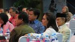 Foto: Senyum BJ Habibie yang Kini Sehat Kembali