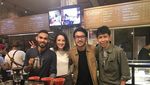 Hobi Buat Kue dan Kulineran, Ini Gaya Cantik Julie Estelle Saat Makan