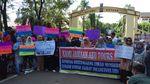 Foto: Demo Tuntut Istri Bos Abu Tours Jadi Tersangka