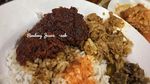 Lamak Nian! 10 Sajian Rendang dengan Nasi yang Jadi Menu Makan Siang Netizen