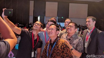 Selain para pendiri startup unicorn tersebut, di saat bersamaan hadir juga Menkominfo Rudiantara, Kepala BKPM Thomas Lembong, dan Shailendra Singh dari Sequoia. Foto: Adi Fida Rahman/detikINET