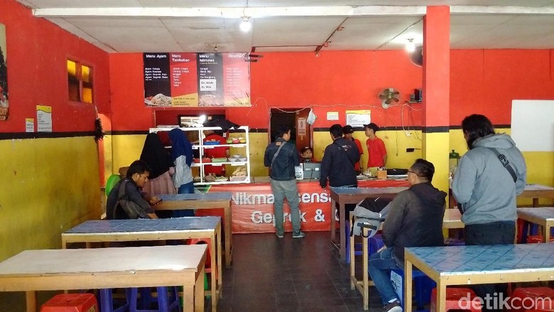 Ini Rumah Makan di Sleman yang Setruknya Viral #2019GantiPresiden Ini Rumah Makan di Sleman yang Setruknya Viral #2019GantiPresiden