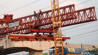 Tahap pekerjaan seksi 1 A meliputi pengerjaan kolom, pierhead atau pembuatan kepala tiang, girder atau memasang balok beton, dan balance cantilever.