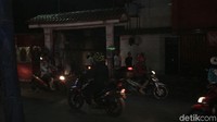 Bagi kendaraan yang hendak menuju arah Margonda dari arah Jalan Raya Bogor dialihkan melalui jalan alternatif melewati kompleks Timah. Sedangkan arah sebaliknya dialihkan ke arah Cilodong.