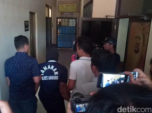Dirman Ngaku Kesurupan Saat Bantai Ibu dan Istrinya Pakai Cangkul