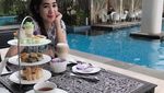 Bak Sosialita, Ini 10 Gaya Kulineran Istri Andre Taulany yang Cantik
