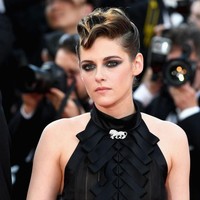 Di saat deretan selebriti papan atas menghadiri Met Gala 2018 di New York City, Senin (7/5/2018), Kristen Stewart justru memilih absen. Bintang Twilight itu ternyata berada di kota pantai Cannes, Prancis, untuk menghadiri Cannes Film Festival 2018. (Foto: Getty Images)