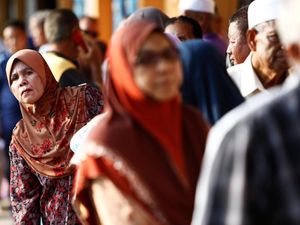 Pemilu Digelar, Warga Malaysia Mulai Antre di TPS