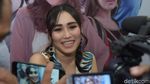 Senyum Semringah Ayu Ting Ting
