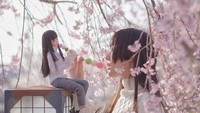 Sosok boneka kecilnya ini sekilas mirip Iretaro dalam versi mini ya. Potongan rambut hingga gaya berbusananya juga dibuat semirip mungkin. Yang ini saat makan dango di rimbunnya bunga sakura. Foto: Instargram @iretaro
