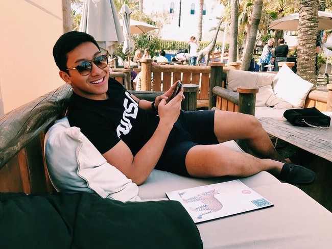 Cucu Presiden Soeharto yang juga memiliki wajah rupawan adalah Darma Hutomo. Cowok ganteng ini merupakan anak dari Tommy Soeharto dan Tata. Darma dikenal sebagai pebalap mengikuti jejak sang ayah. Foto: Dok. Instagram