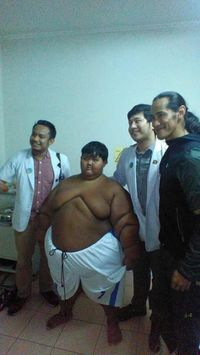 Aria bersama Ade Rai.