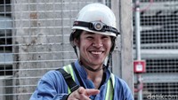 Sejumlah tenaga kerja asing dari Mitsubishi Jepang berada di dalam proyek PLTGU Jawa 2  area PT Indonesia Power UPJP Tanjung Priok, Jakarta Utara Kamis (10/5).