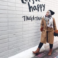 Ini adalah gaya Putri Delina saat liburan ke Korea. Dia memadukan hijab dengan topi kupluk agar penampilan lebih terlihat stylish. Foto: Dok. Instagram Putri Delina