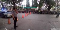 Pagi Depan Mako Brimob UI, Polisi Bersenjata Berjaga