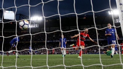Pesta Kecil Huddersfield di Atas Kekecewaan Chelsea
