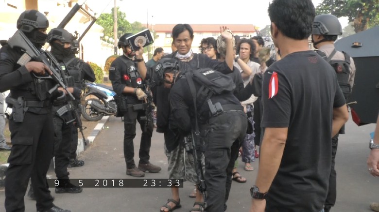 Tetap Persuasif Meski 5 Rekan Dibantai Tetap Persuasif Meski 5 Rekan Dibantai