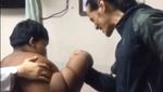 Momen-momen Intim Bocah Tergemuk di Dunia dengan Binaragawan Ade Rai
