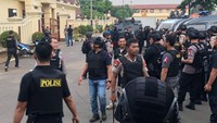 Sejumlah petinggi kepolisian tampak ada di proses penanganan. Mereka di antaranya adalah Kakor Brimob Irjen Rudy Supahriadi, Kadiv Propam Polri Irjen Martuani Sormin dan Kapolda Metro Jaya Irjen Idham Azis. Wakapolri Komjen Stafruddin juga datang ke Mako Brimob. (Foto: Istimewa)