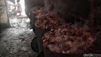 Harga batok kelapa saat ini mencapai Rp 30.000/karung.