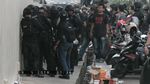 Foto: Detik-detik Teroris Menyerah di Mako Brimob