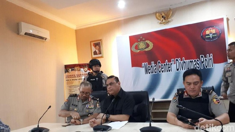 Seluruh Teroris dari Mako Brimob Dipindahkan ke Nusakambangan Seluruh Teroris dari Mako Brimob Dipindahkan ke Nusakambangan