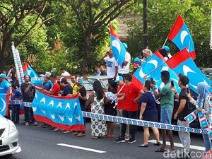 Video Pendukung Mahathir Tumpah Ruah ke Jalan