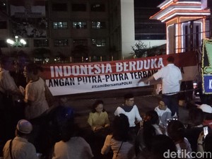 Warga hingga Politikus Gelar Doa #KamiBersamaPolri
