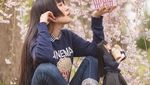 Unik dan Kompak! Aksi Makan Model Jepang Bareng Boneka Cantiknya