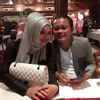 Pasangan lainnya yang mengejutkan karena perceraiannya adalah komedian Sule dan sang istri Lina. Pasangan yang telah menikah 20 tahun itu juga selalu kompak di media sosial namun sang istri memutuskan menceraikan sang suami.  Foto: Instagram