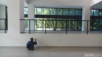 Training facility ini sendiri kini sedang tahap pemolesan. Terlihat pekerja masih mengecat beberapa area. (Foto: Yanu Arifin/detikSport)