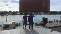 Kegiatan bongkar kontainer Kapal Tol Laut di Morotai, Maluku Utara. Dok. PT Pelni.