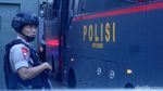 Rombongan Bus Pengangkut Tahanan Terorisme Masuk Nusakambangan
