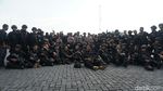 Foto: Ekspresi Syukur Anggota Brimob Usai Berakhirnya Penyanderaan