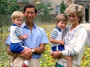 Nostalgia Masa Kecil Pangeran Harry Bersama Putri Diana