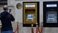 ATM ini dibuka pada 27 Juni 1967 di cabang bank Barclays di Enfield, London utara. Kala itu ada enam mesin ATM yang dipesan oleh pihak bank. Istimewa/financialexpress.com