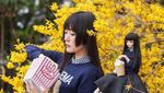 Unik dan Kompak! Aksi Makan Model Jepang Bareng Boneka Cantiknya
