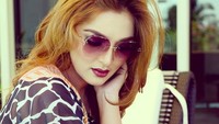 Istri Anang Hermansyah itu tampak menikmati tampilan anyarnya. Istimewa/Instagram.