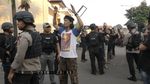 Foto: Detik-detik Teroris Menyerah di Mako Brimob