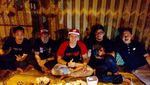 Ini Gaya Keren Chand Kelvin Saat Makan Pecel Ayam hingga Kepiting Jumbo