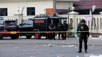 Saat ini polisi masih melakukan proses sterilisasi.