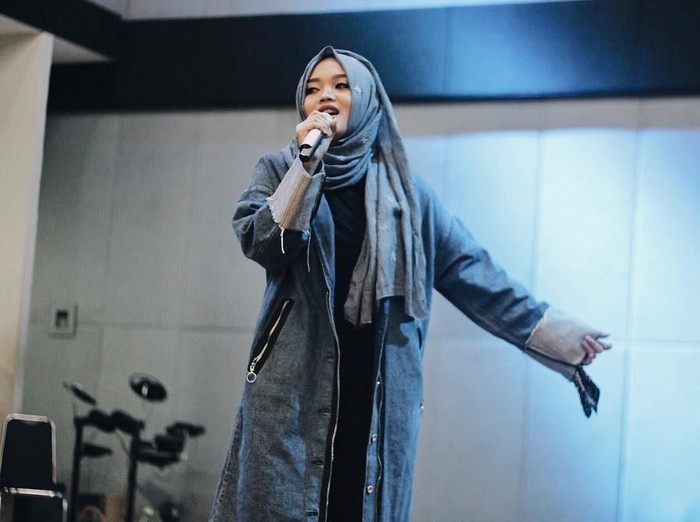 Putri Delina, Anak Sule